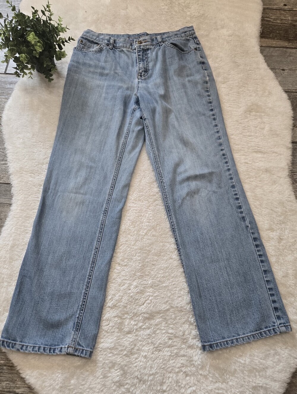 Charter Club 90s Light Wash Straight Leg Comfy Worn Jeans, Size 8